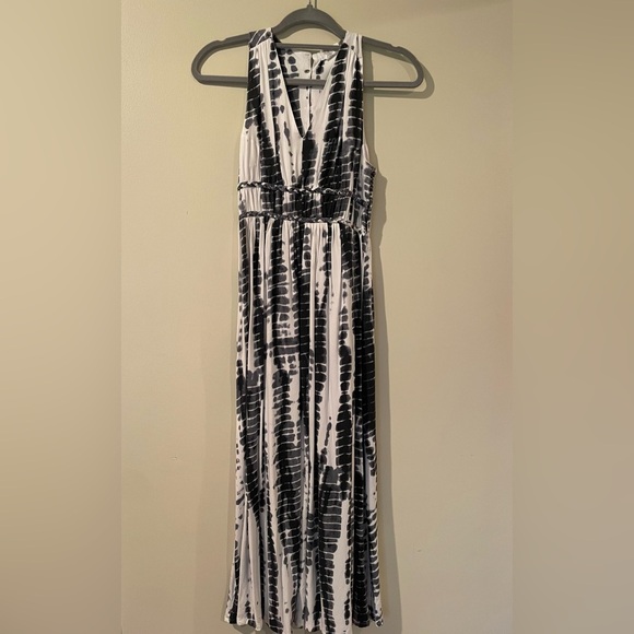 Black and White Maxi Dress - Picture 1 of 8